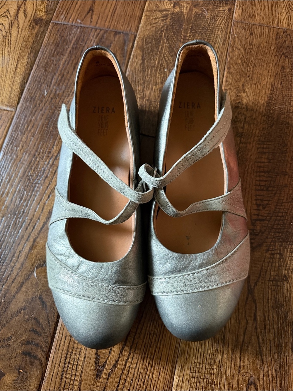 ZIERA Women's Metallic Silver Mary Jane Comfort Shoe Size 41W